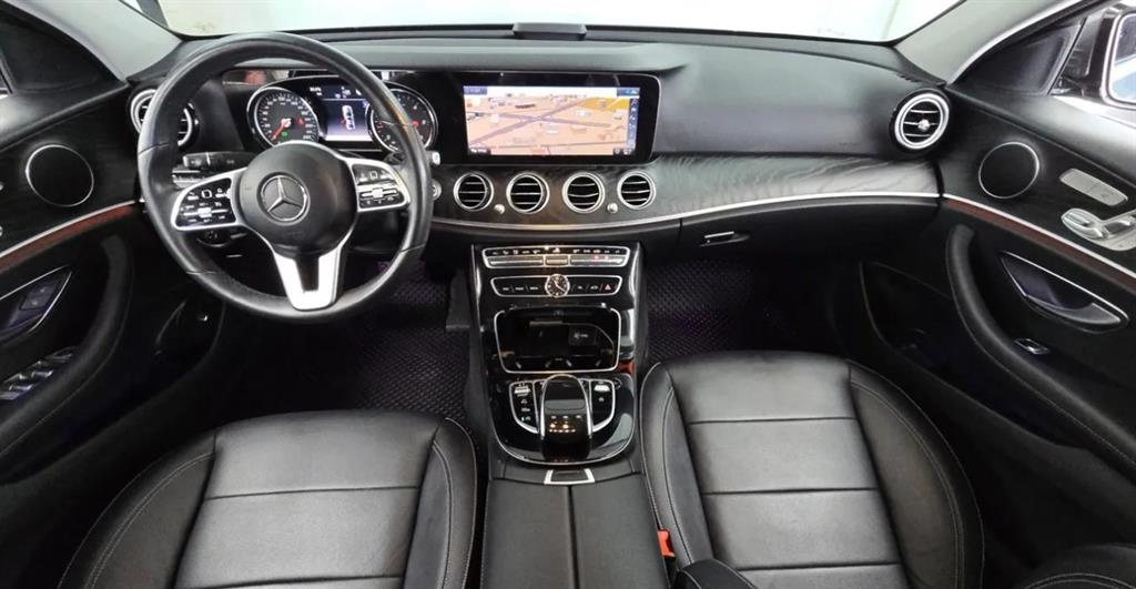 Mercedes-Benz E-Class — photo 06