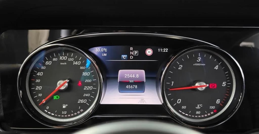 Mercedes-Benz E-Class — photo 07
