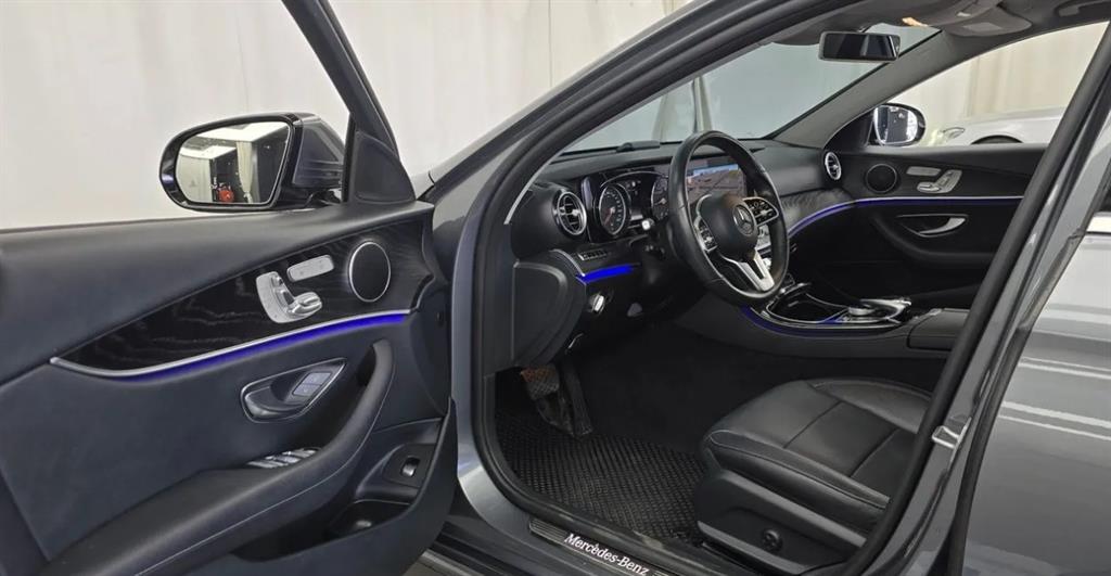 Mercedes-Benz E-Class — photo 09