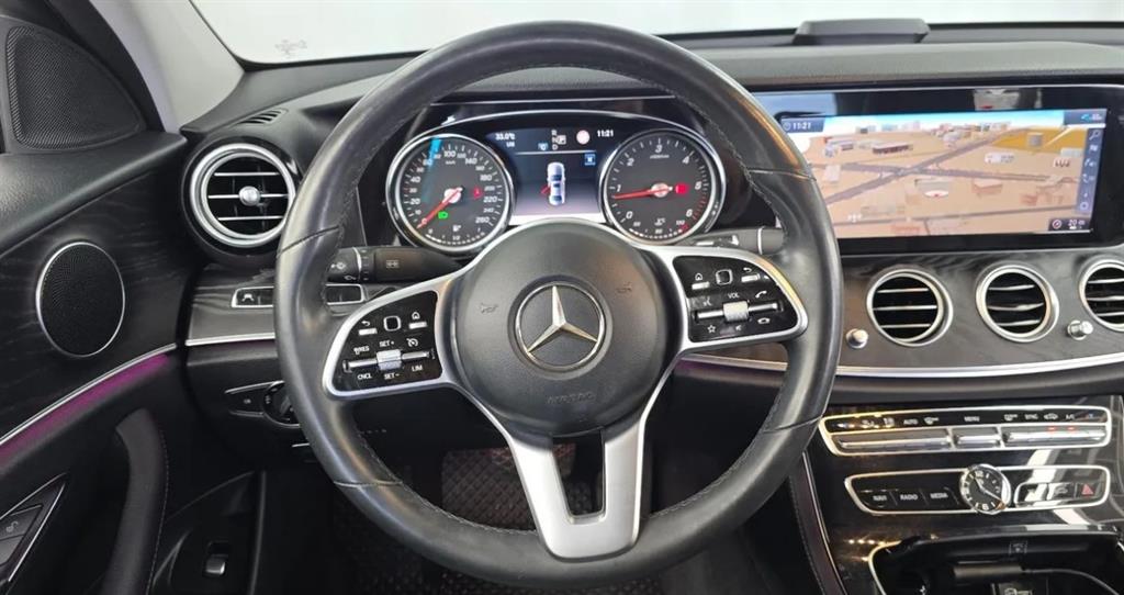 Mercedes-Benz E-Class — photo 11