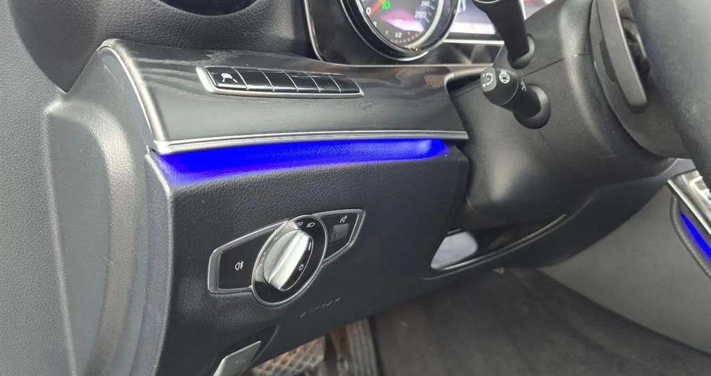 Mercedes-Benz E-Class — photo 17
