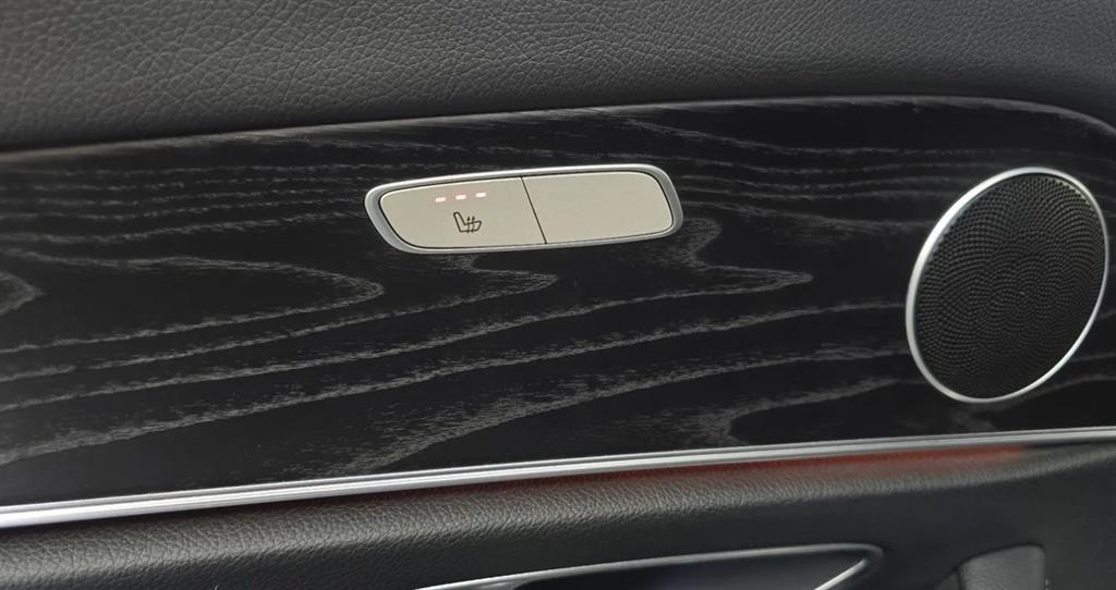 Mercedes-Benz E-Class — photo 18