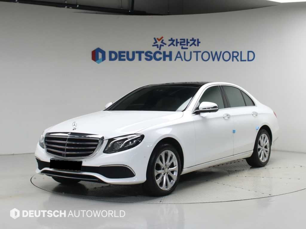 Mercedes-Benz E-Class — photo 01