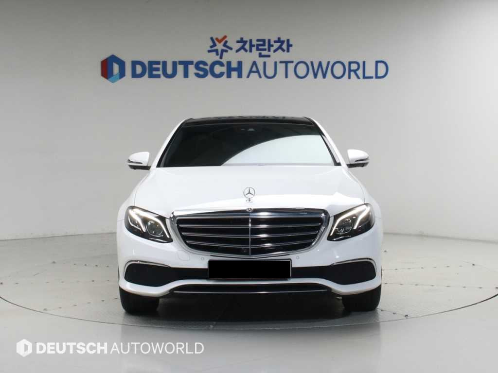 Mercedes-Benz E-Class — photo 03