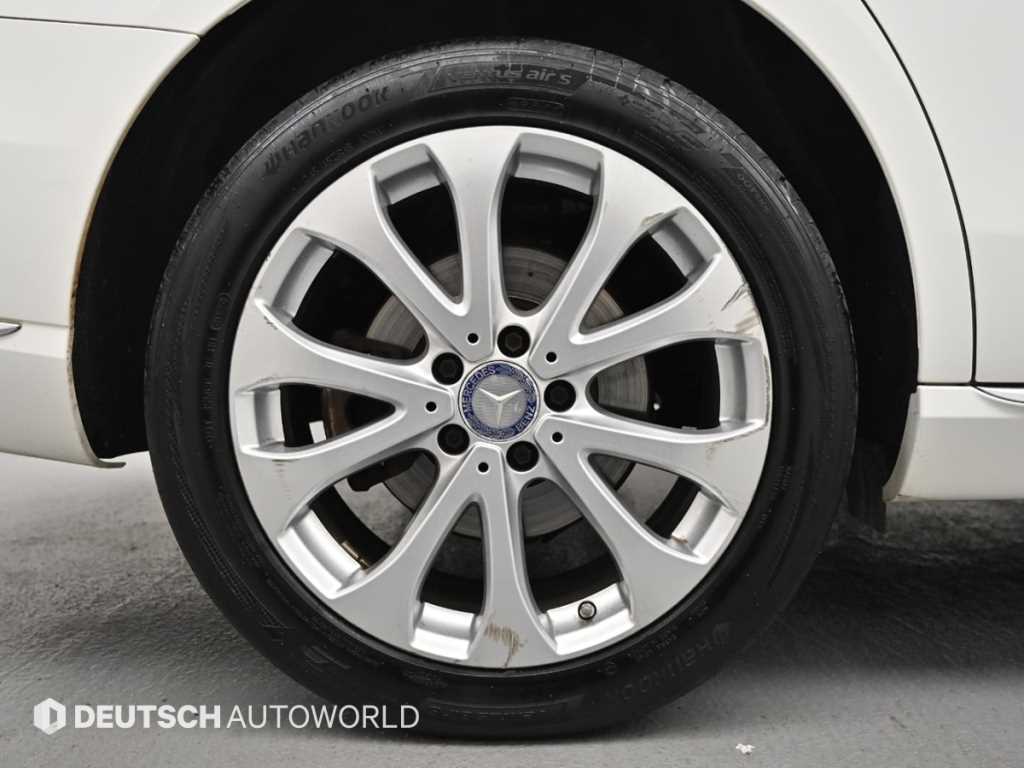Mercedes-Benz E-Class — photo 05