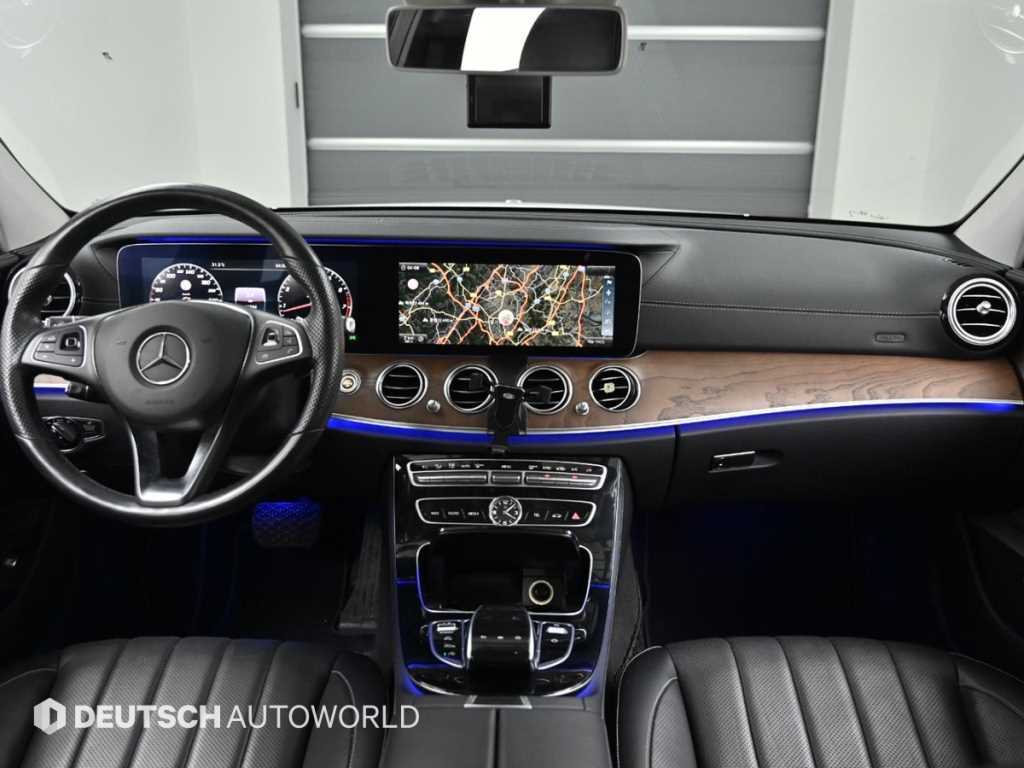 Mercedes-Benz E-Class — photo 07