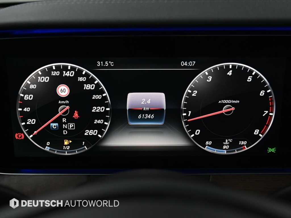 Mercedes-Benz E-Class — photo 08