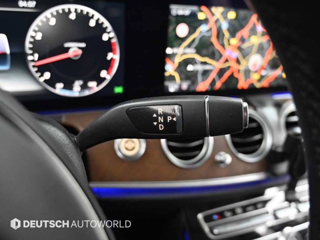 Mercedes-Benz E-Class — photo 09