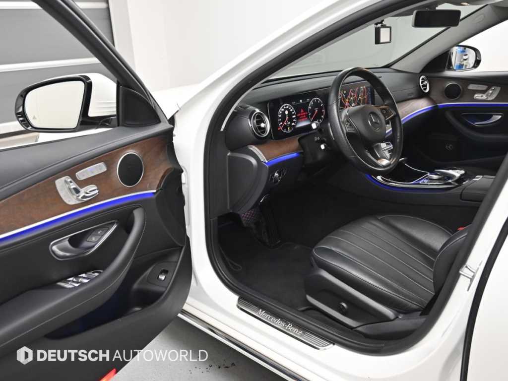 Mercedes-Benz E-Class — photo 11