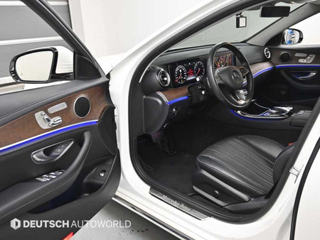 Mercedes-Benz E-Class — photo 11