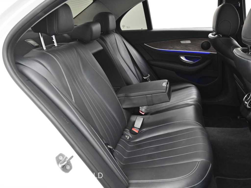 Mercedes-Benz E-Class — photo 12