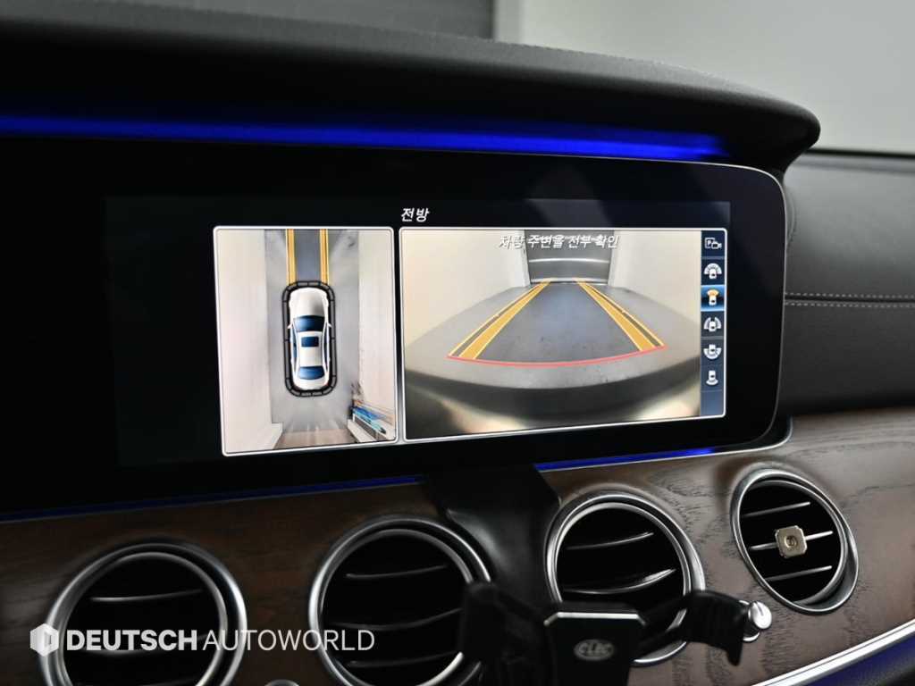 Mercedes-Benz E-Class — photo 15