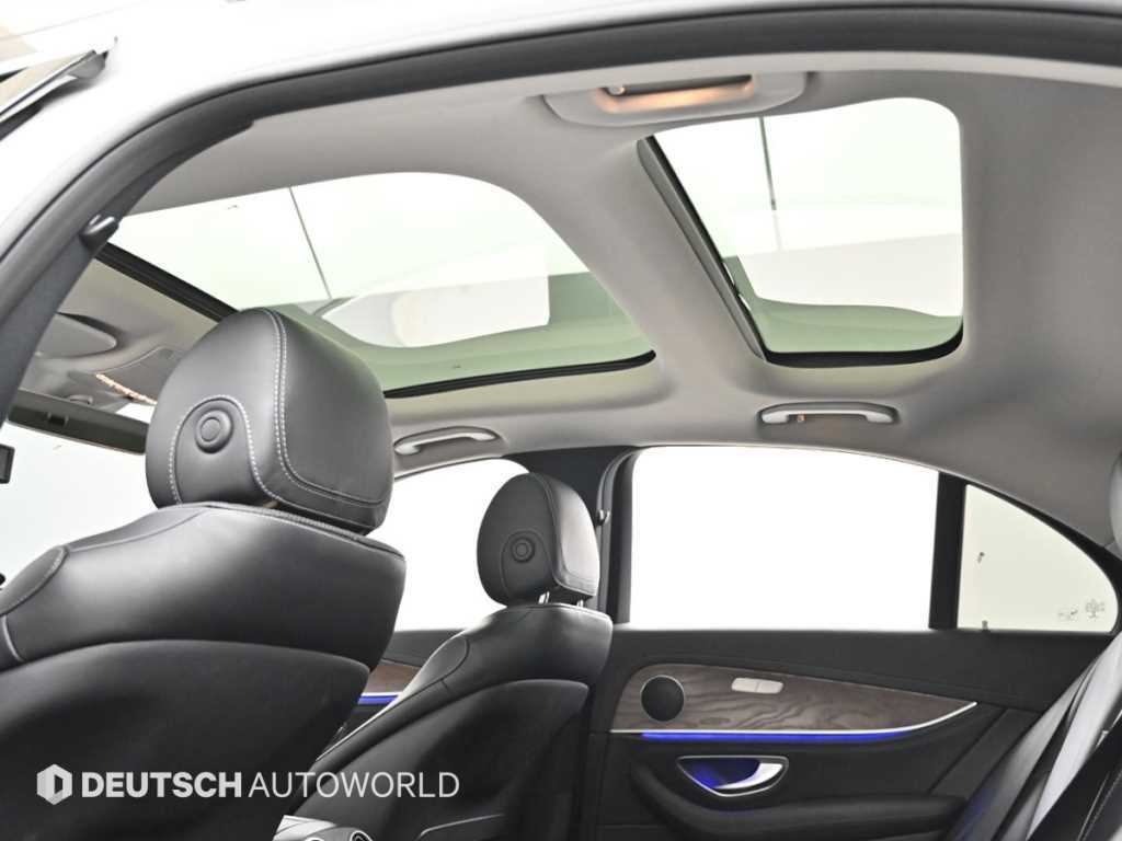 Mercedes-Benz E-Class — photo 18