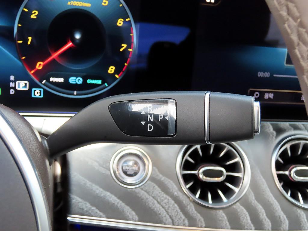 Mercedes-Benz CLS-Class — photo 11