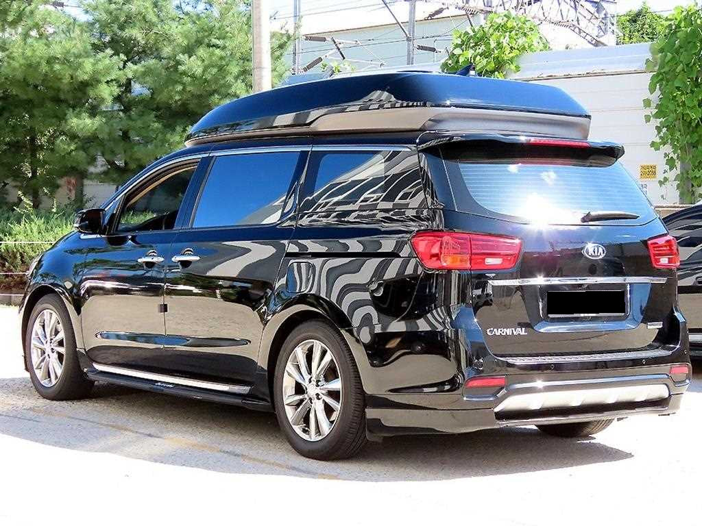 Kia Carnival — photo 03