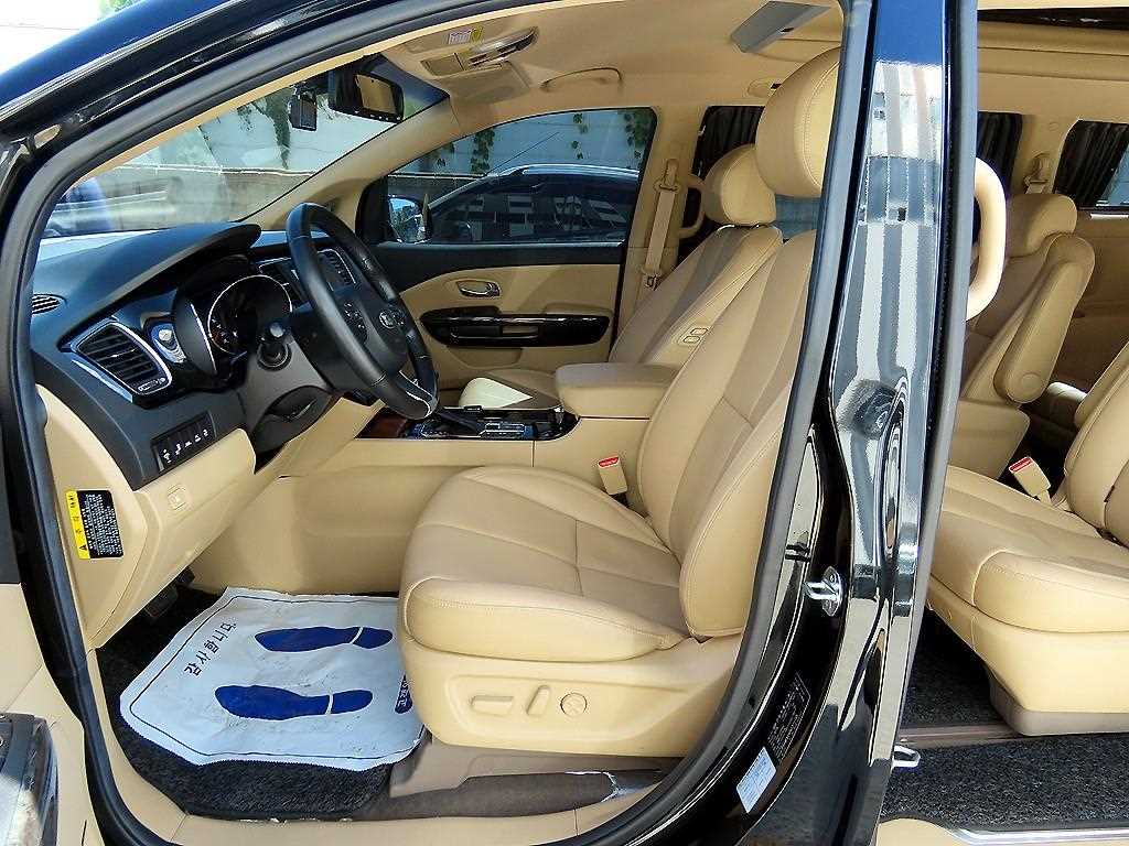 Kia Carnival — photo 05