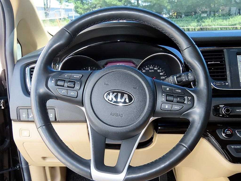 Kia Carnival — photo 09