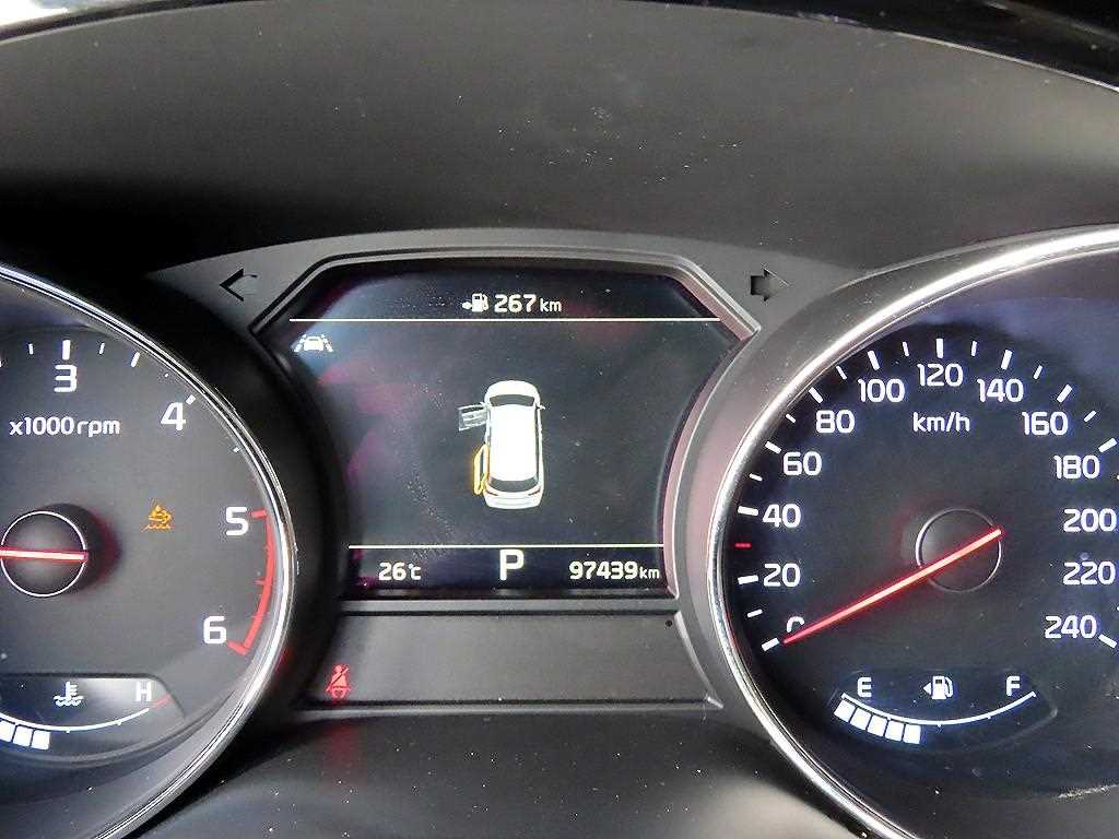 Kia Carnival — photo 10