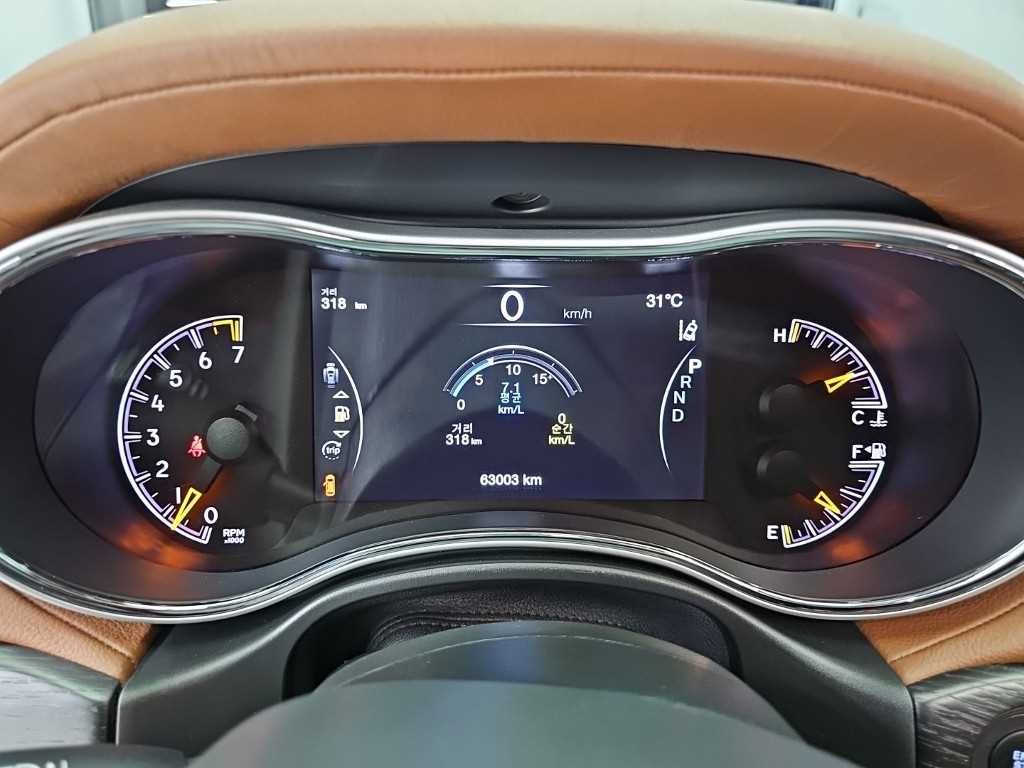 Jeep Cherokee — photo 06