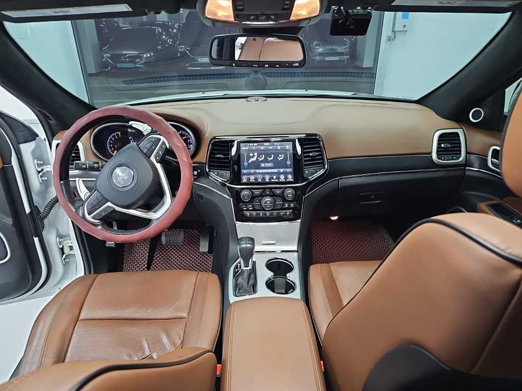 Jeep Cherokee — photo 07