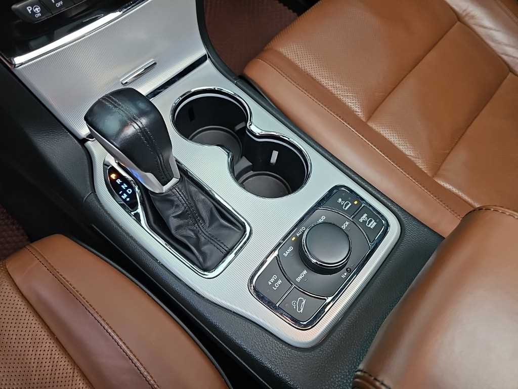 Jeep Cherokee — photo 08