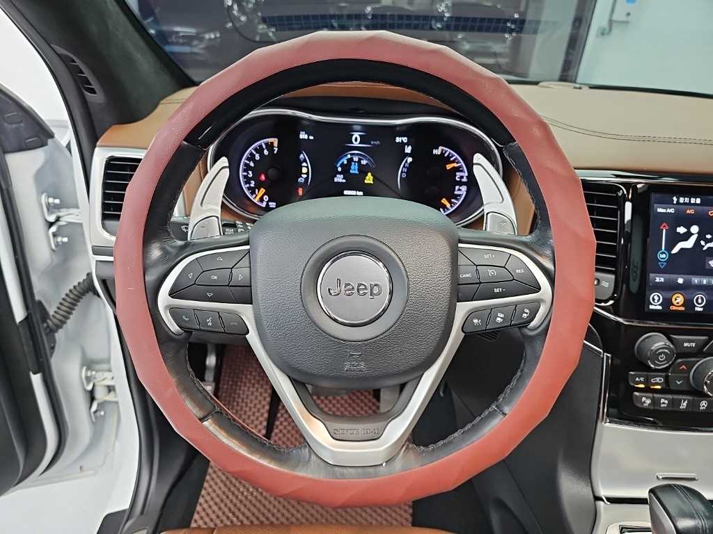 Jeep Cherokee — photo 09