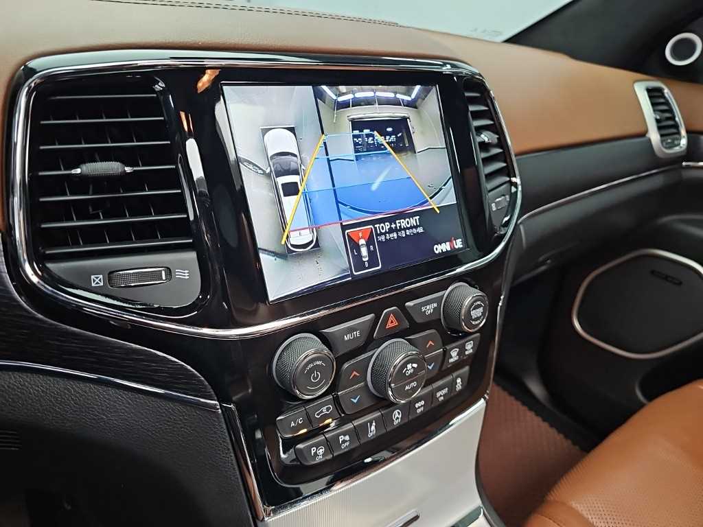Jeep Cherokee — photo 10