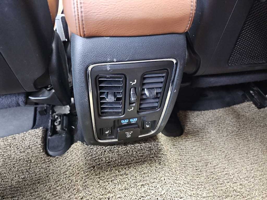 Jeep Cherokee — photo 13