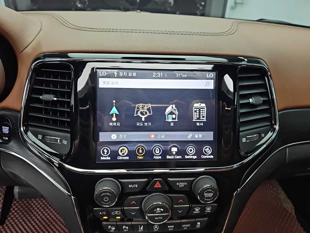 Jeep Cherokee — photo 16