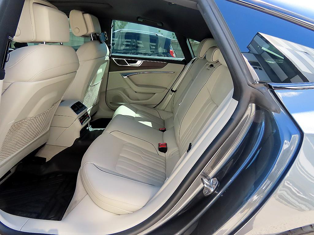 Audi A7 — photo 06