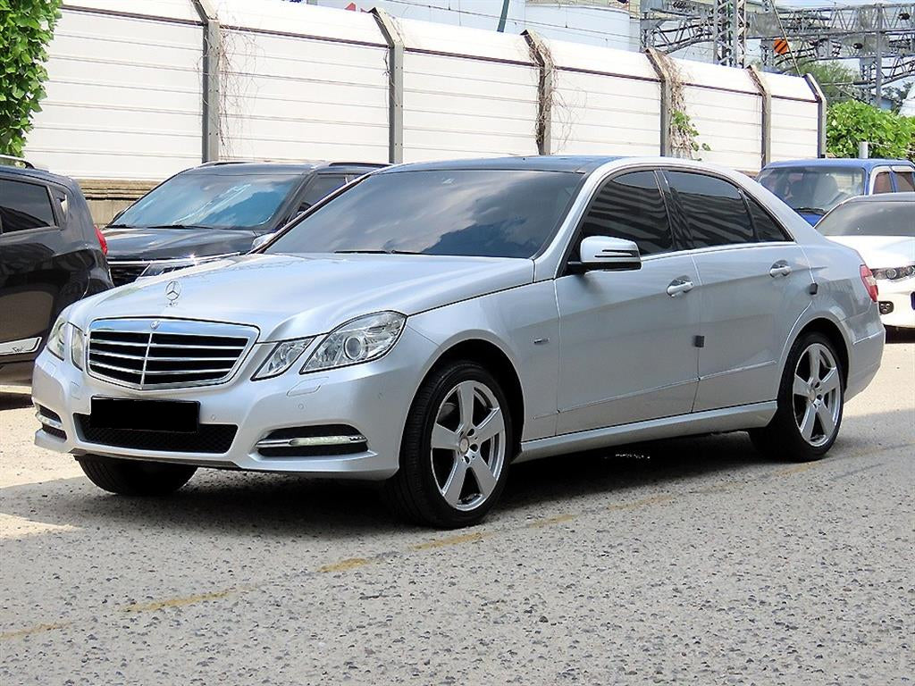 Mercedes-Benz E-Class — photo 02