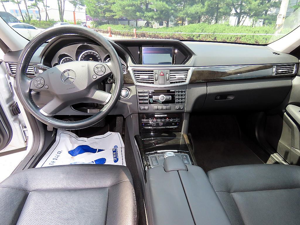 Mercedes-Benz E-Class — photo 07