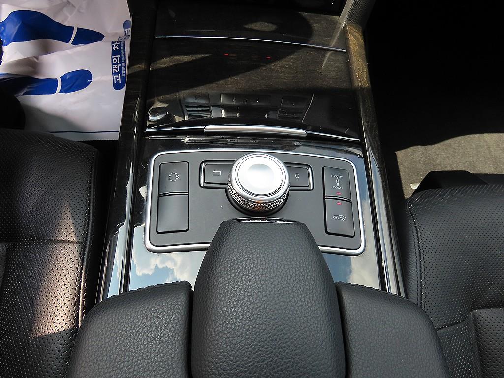 Mercedes-Benz E-Class — photo 12