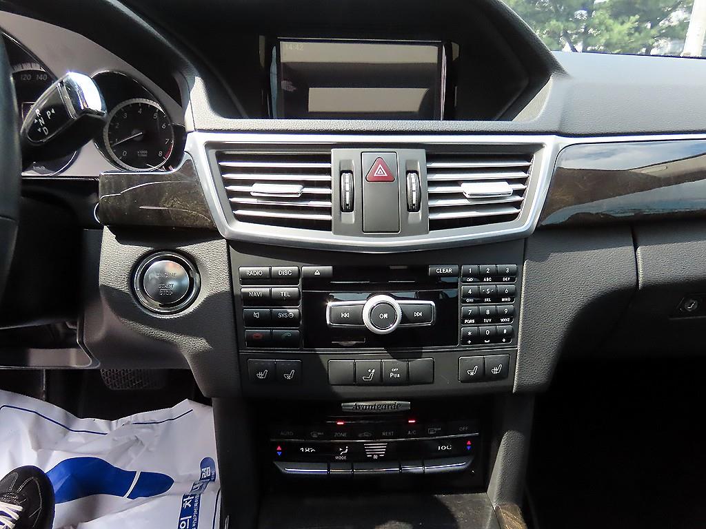 Mercedes-Benz E-Class — photo 13