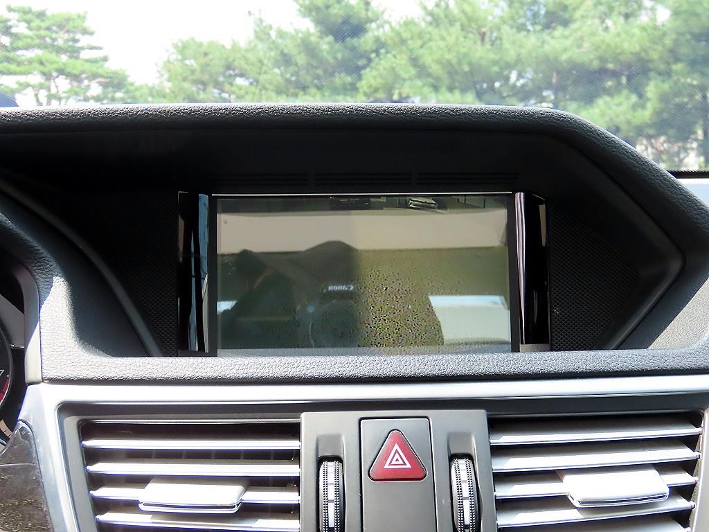 Mercedes-Benz E-Class — photo 14