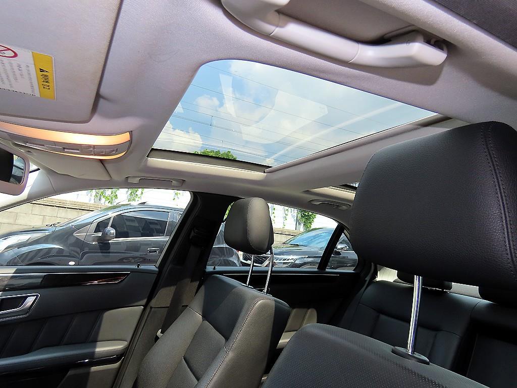 Mercedes-Benz E-Class — photo 17