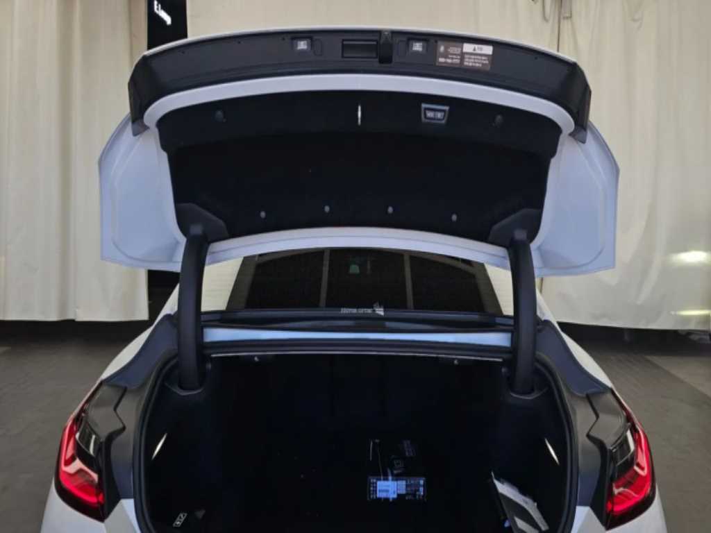 BMW 8-Series — photo 20