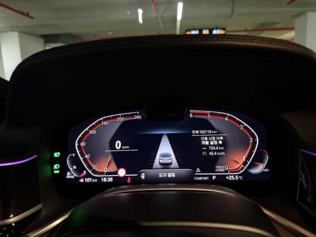 BMW 7-Series — photo 11