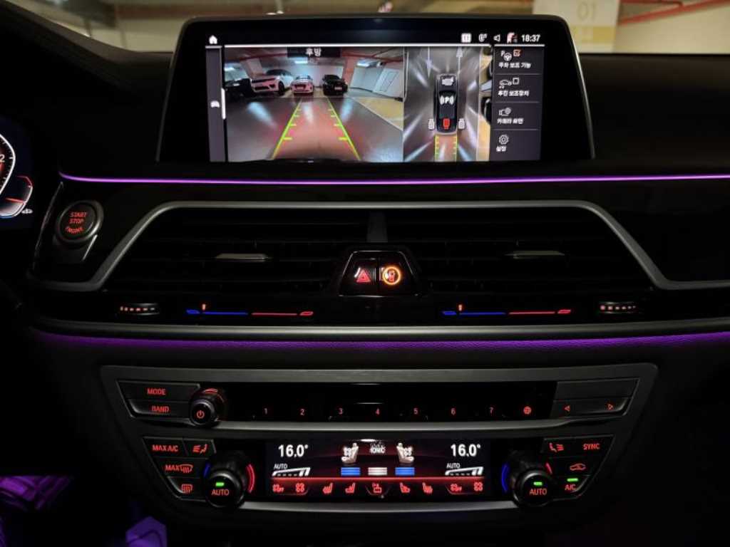 BMW 7-Series — photo 12