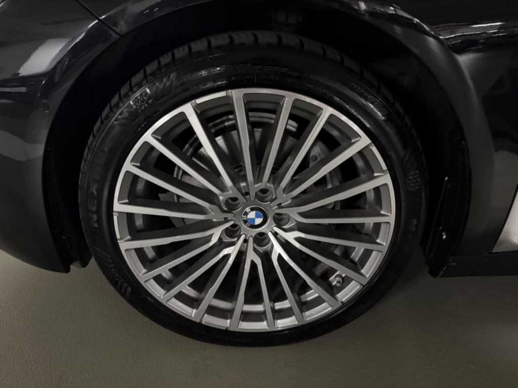 BMW 7-Series — photo 19