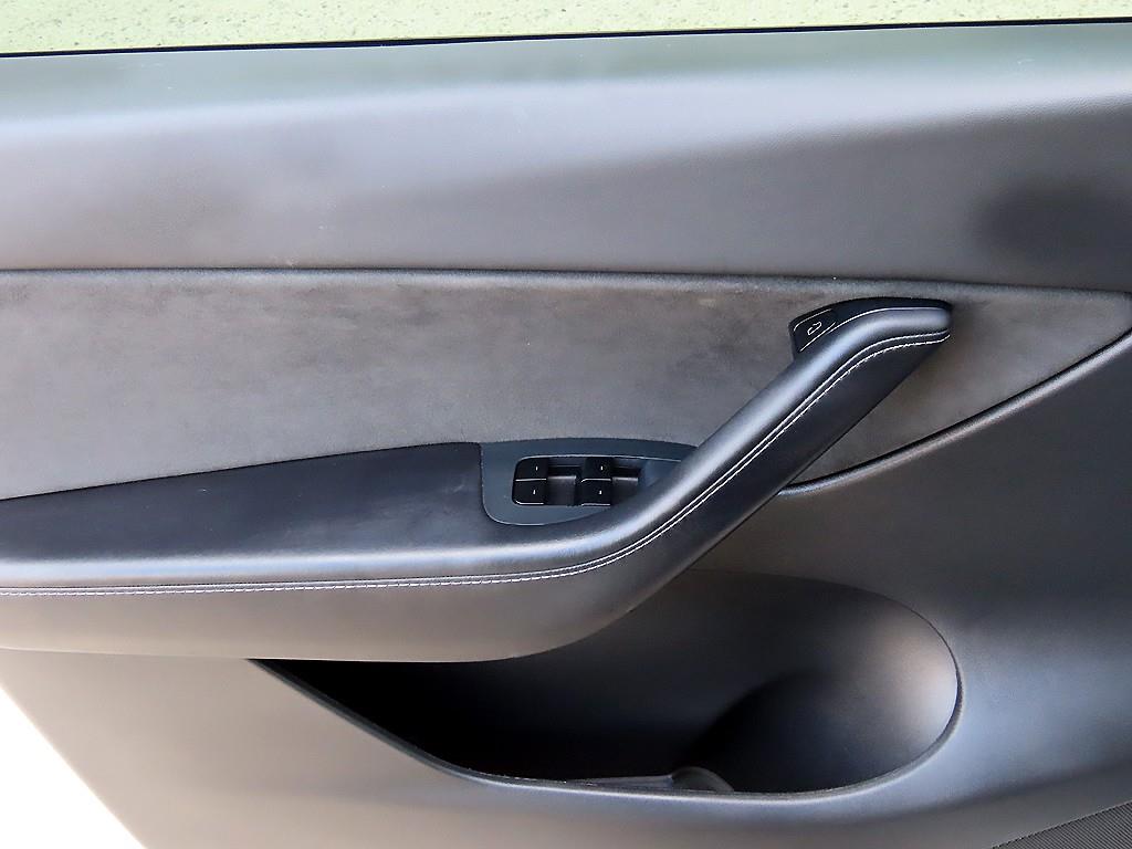 Tesla Model Y — photo 11