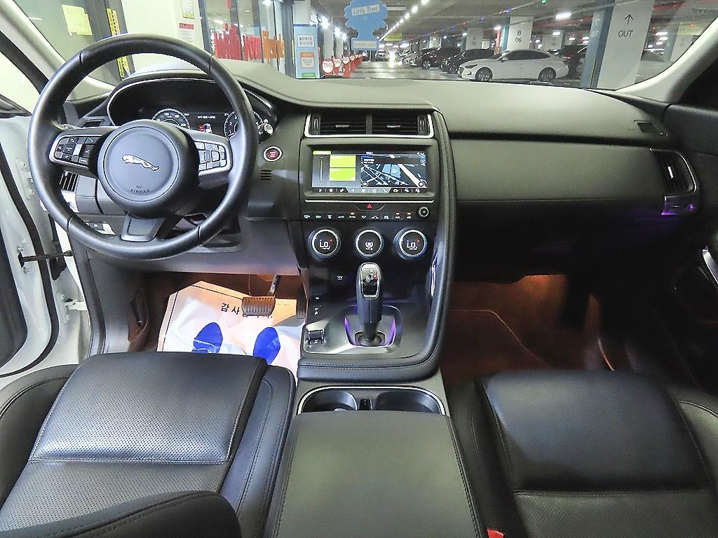 Jaguar E-PACE — photo 10