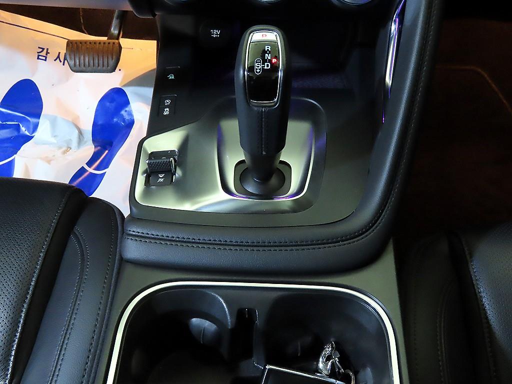 Jaguar E-PACE — photo 12