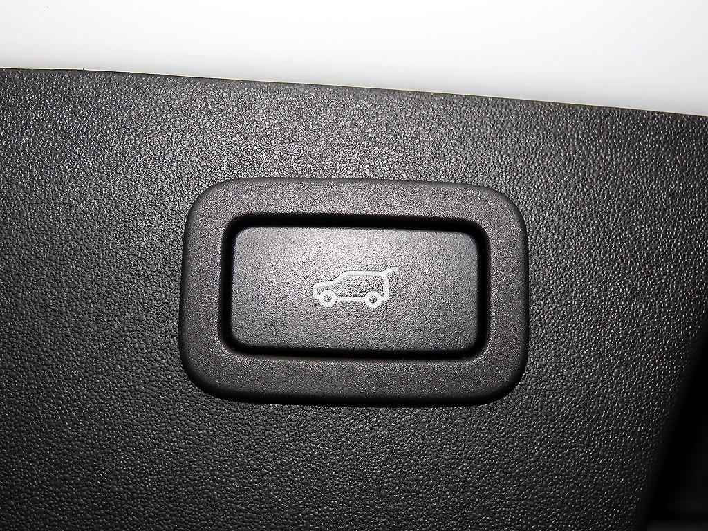 Jaguar E-PACE — photo 16