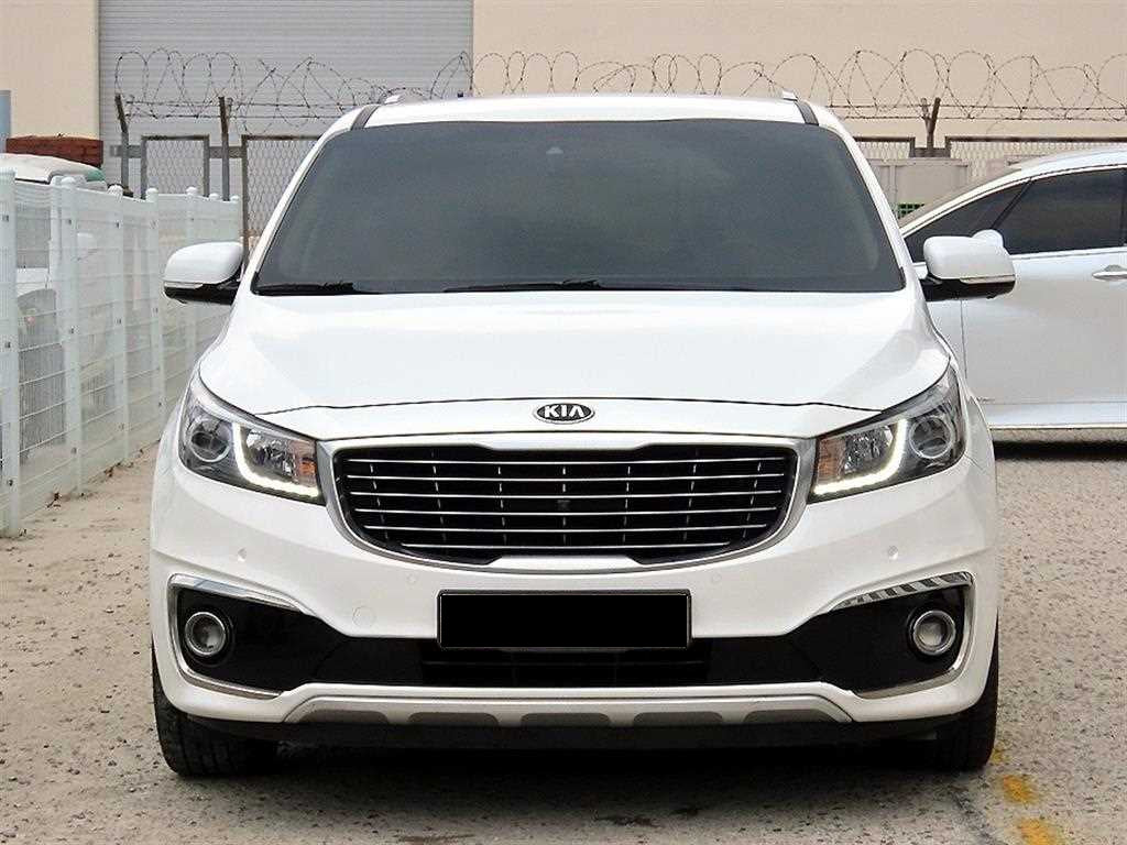 Kia Carnival — photo 01
