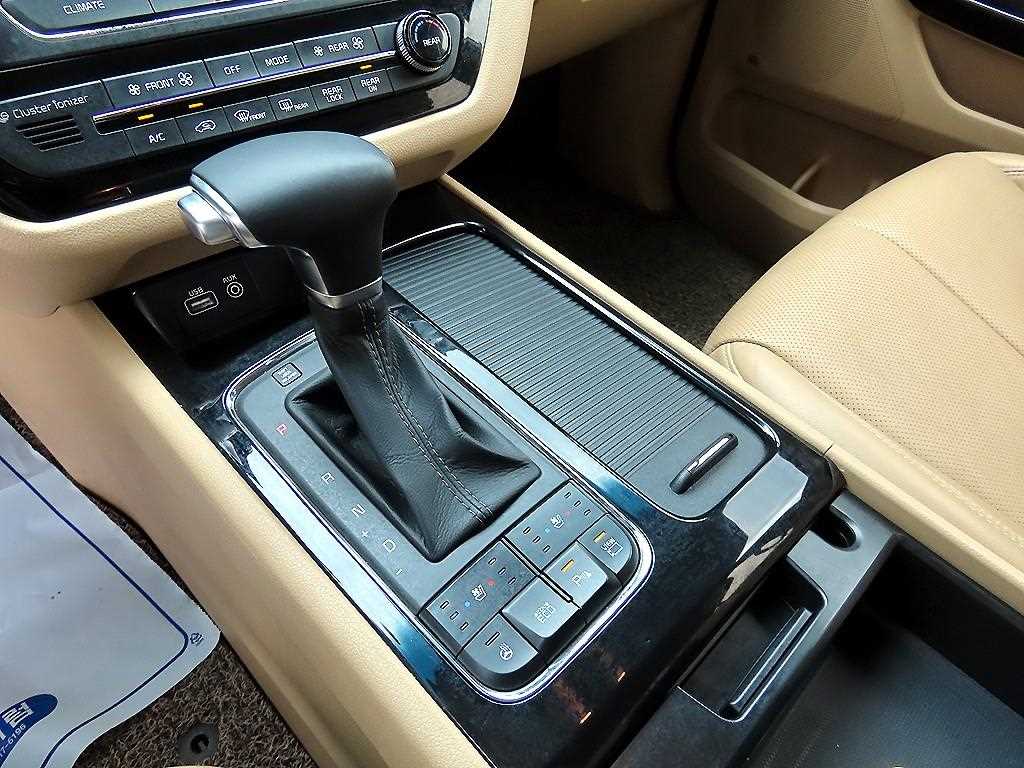 Kia Carnival — photo 11