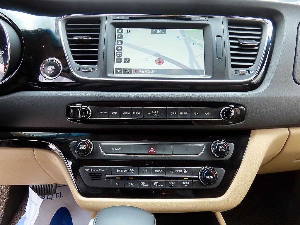 Kia Carnival — photo 14
