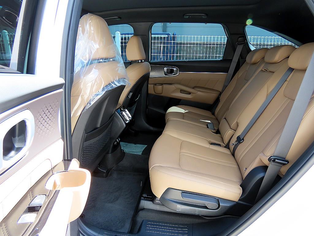 Kia Sorento — photo 06
