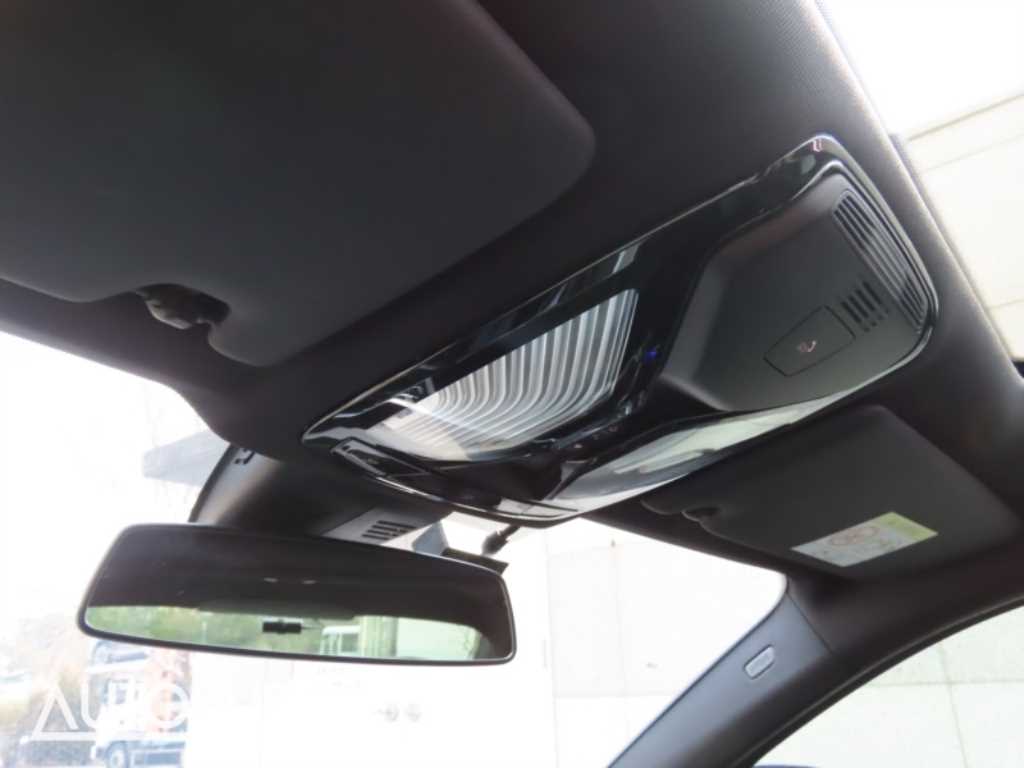 BMW 3-Series — photo 11