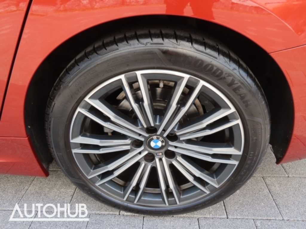 BMW 3-Series — photo 18